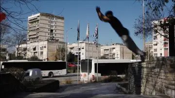 Задник до фильму"Ρυθμοί της πόλης: Το παρκούρ στην Θεσσαλονίκη" #1096373