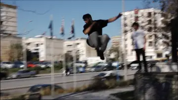 Задник до фильму"Ρυθμοί της πόλης: Το παρκούρ στην Θεσσαλονίκη" #1096374