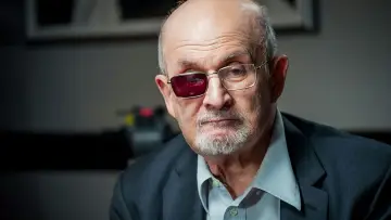Задник до фильму"Salman Rushdie: Through a Glass Darkly" #477022