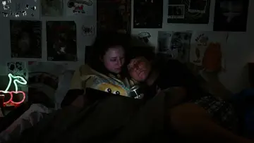 Задник до фильму""Annie, Are You OK?"" #469890