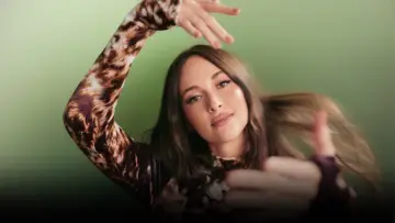 Задник до фильму"Apple Music Live: Kacey Musgraves" #473904