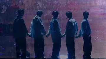 Задник до фильму"TOMORROW X TOGETHER WORLD TOUR 
