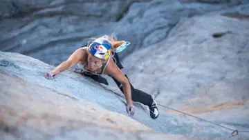 Задник до фильму"Here to Climb" #1117449