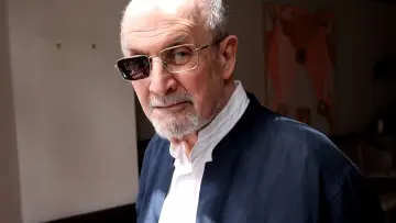 Задник до фільму "Knife: The Attempted Murder of Salman Rushdie" #1203506