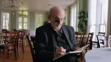 Задник до фільму "Knife: The Attempted Murder of Salman Rushdie" #1203507