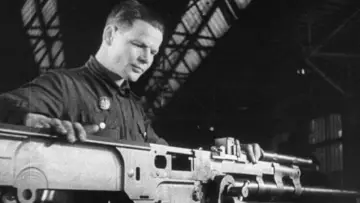 Задник до фільму "Les Usines de Staline face aux armées d