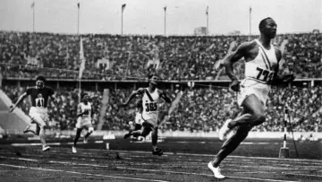 Задник до фильму"Triumph: Jesse Owens and the Berlin Olympics" #1121219