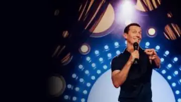 Задник до фильму"Rove McManus: Loosey Goosey" #492574