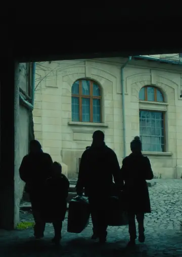 Постер до фильму"Between Borders" #982435