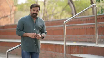 Задник до фільму "ഹൃദയപൂര്‍വ്വം" #784285