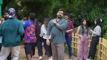Задник до фільму "ഹൃദയപൂര്‍വ്വം" #784292