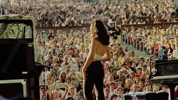 Задник до фильму"Lilith Fair: Building a Mystery" #845174
