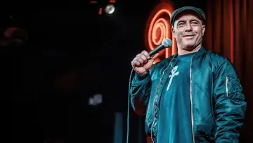 Задник до фильму"Joe Rogan: Burn the Boats" #1173760