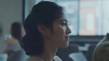 Задник до фильму"พนักงานใหม่ (โปรดรับไว้พิจารณา)" #966425