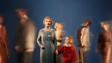 Задник до фильму"National Theatre Live: Dear Octopus" #942874