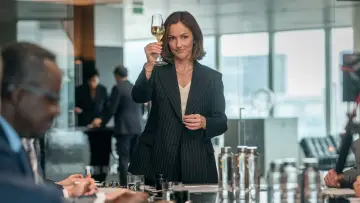 Задник до фільму "Труднощі із шампанським" #602817