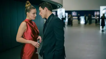Задник до фільму "Un/Dressed" #686007