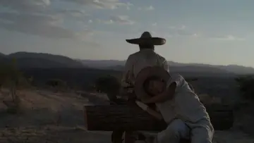El diablo en el camino постер