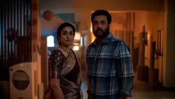 Задник до фільму "సాంప్రదాయిని సుప్పిని సుద్దపూసని" #796547