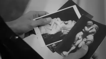 Задник до фильму"Двоє людей, що обмінюються слиною" #1140294
