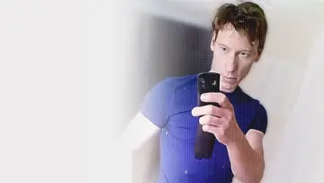 Задник до фильму"The Grindr Killer Scandal: A Faking It Special" #982244