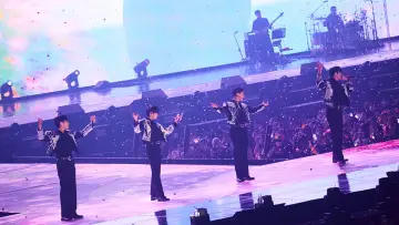 Задник до фільму "하이라이트: 라이츠 고 온, 어게인 인 시네마" #1608823