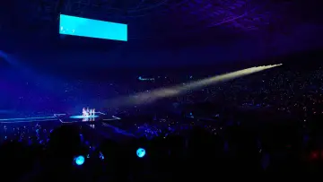 Задник до фільму "아이브 더 퍼스트 월드투어 인 시네마" #977639