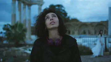 Задник до фильму"Gündüz Apollon Gece Athena" #781299