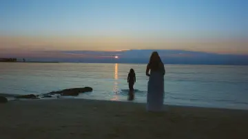 Задник до фильму"Gündüz Apollon Gece Athena" #781300
