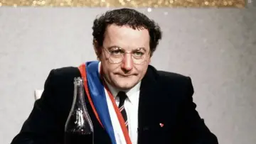 Задник до фильму"Coluche, la véritable histoire d