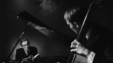Задник до фильму"Everybody Digs Bill Evans" #535963