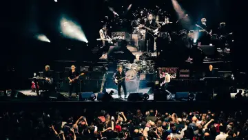 Задник до фильму"The Cure: The Show Of A Lost World (Troxy Live 2024)" #932188