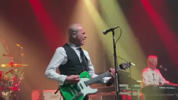 Задник до фільму "Status Quo, Rockin