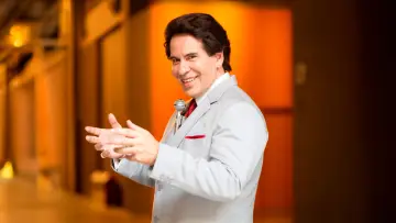 Silvio Santos Vem Aí постер