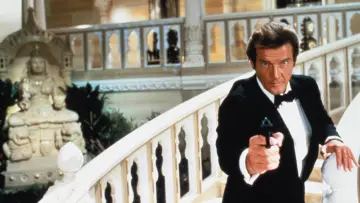 Задник до фильму"From Roger Moore with Love" #704278