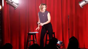 Задник до фільму "Cameron Esposito: Four Pills" #1641014
