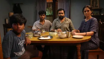 Задник до фильму"டூரிஸ்ட் ஃபாமிலி" #623547