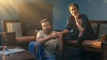 Задник до фильму"டூரிஸ்ட் ஃபாமிலி" #623558