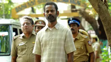 Задник до фильму"டூரிஸ்ட் ஃபாமிலி" #623561