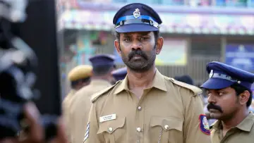 Задник до фильму"டூரிஸ்ட் ஃபாமிலி" #623563