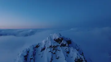 Задник до фильму"SKI - The Greatest Ski Tour of All Time" #735045