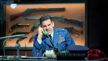Задник до фильму"National Theatre Live: Dr. Strangelove" #724346