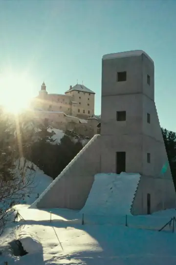 Постер до фільму "Nos chastè – Das Schloss Tarasp und seine märchenhafte Geschichte" #1631642