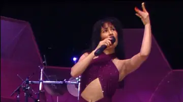 Задник до фільму "Selena y Los Dinos: A Family
