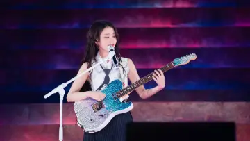 Задник до фильму"아이유 콘서트 : 더 위닝" #704089