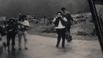 Задник до фільму "The Stringer: The Man Who Took the Photo" #734613