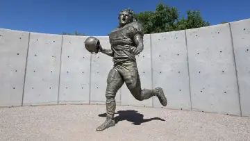 Задник до фільму "Pat Tillman: Life. Death. Legacy." #1629325