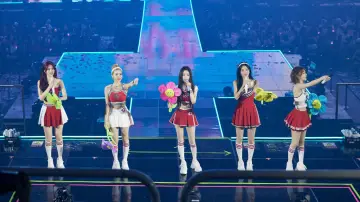 Задник до фільму "레드벨벳 해피니스 다이어리 : 마이 디어, 레베럽 인 시네마" #1712319