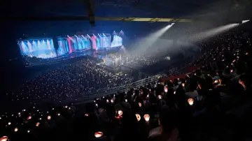 Задник до фільму "레드벨벳 해피니스 다이어리 : 마이 디어, 레베럽 인 시네마" #1712323
