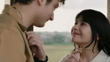 Задник до фильму"Patah Hati Yang Kupilih" #538994